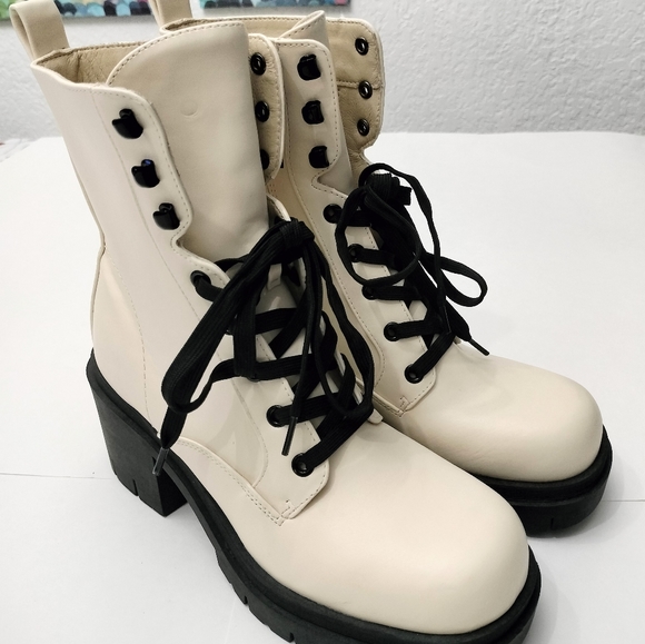 Nine West Juna3 Ivory Lace Up Chunky Block Heel Rounded Toe Combat Ankle Boots. - Picture 9 of 10